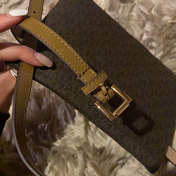 Micheal Kors Belt Bag - Picture 4 of 4